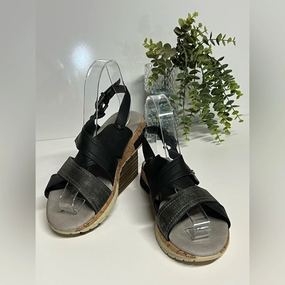 🛍️BEARPAW Black and gray SHELLI sling back sandals size 6.‎